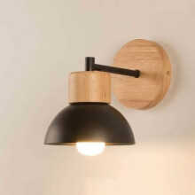 Modern dekorativ lampa för ditt drömhem, nordisk trävägglampa med elegant målad lampskärm som säkerställer en unik och tidlös dragningskraft