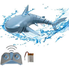 Porta l'oceano a casa tua con la nostra barca a forma di squalo, dotata di telecomando a 2,4 GHz e realizzata in materiale ABS ecologico. Il regalo