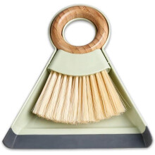 Quality Assured Cleaning Set, Wood Broom & Dustpan for Safe and Hygienic Cleaning, Non-Slip Handle for Enhanced Grip, Hanging Storage for