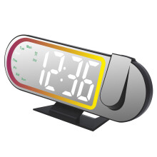 Digitale wandklok met omringende kleurveranderende-zwart en wit