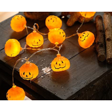 Espírito de Halloween em uma Caixa: Cordão de luzes em formato de abóbora com sensor de presença para decoração interna e externa. Funciona a