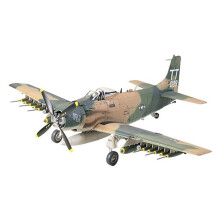 A-1J Skyraider U. S. Air Force - 1/48 Aircraft Model Kit - Tamiya 61073