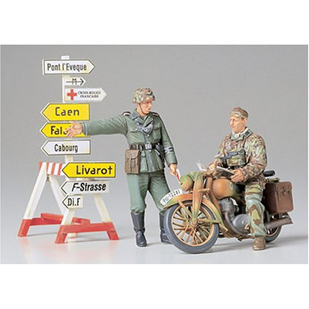 Tamiya 300035241 1/35 Diorama Set Motorcycle with Signpost (2)