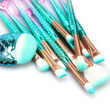 Professionelle Premium-Pinsel mit weichen Nylonborsten, geeignet für Lidschatten, Kajal und Lippenstift, für ein sanftes Make-up-Ergebnis auch bei