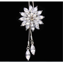 Colar longo com pingente de laço cravejado de strass e cristais, corrente marcante para suéter feminino, colar ajustável com embalagem protetora.