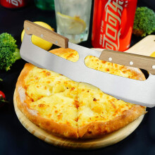 Rutschfester Mehrzweckschneider, Pizzaschneider mit Wiegefunktion und Edelstahlklinge, inklusive Schutzhülle zur sicheren Aufbewahrung, ideal zum