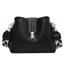 Bolsa feminina em couro PU, modelo tote com alça ajustável, macia e resistente, ideal para o dia a dia. Possui vários compartimentos e ampla