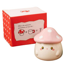 Eleganter Keramikbecher mit- Geschenkbox aus Papier mit Pilzen