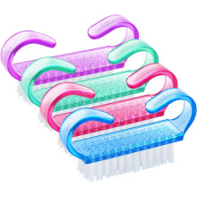 Pohodlný a pohodlný kartáček na nehty, lehký a přenosný design pro péči o ruce a nehty, ergonomická rukojeť s měkkými štětinami.