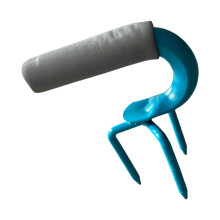 Manual Garden Claw with Ergonomic Foam Grip and Triangular Design for Soil Aeration and Weeding