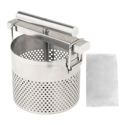 Hand Operated Kitchen Tool for Squeezing Vegetables and