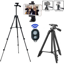 Tripé versátil de 57 polegadas para celular e tablet, suporte extensível para gravação de vídeo e transmissão ao vivo, cabeça panorâmica de