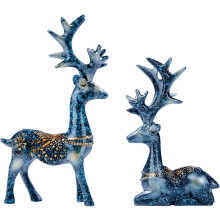 Slavnostní romantika na krbové římse, geometrický design, pryskyřičné figurky, modrý jelen, mytická symbolika, luxusní styl, dárek pro