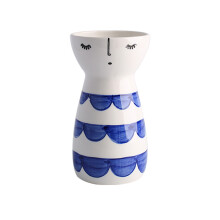 Vaso com formato de dama voluptuosa, design elegante com um rosto encantador, peça decorativa multifuncional perfeita para escritório ou casa,