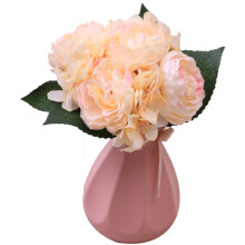 Décorations artificielles pour mariage dans des espaces aux tons pastel, compositions florales à faire soi-même avec bouquets en soie