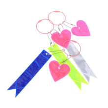 3 pieces of visible keychains for bicycles, seats, and backpacks for night rides and safety warnings.