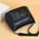 Bolsa transversal feminina com alça de ombro ajustável, em couro PU macio e leve, com diversos bolsos e design resistente. 4