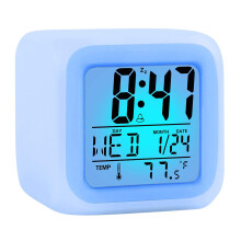 Wecker mit Schlummerfunktion für Kinder, Digitalwecker mit 7-farbigem Nachtlicht, kompaktes Design, Multifunktionsdisplay
