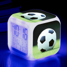 Digitaler Wecker im Fußball-Design, Schlummerfunktion, geräuschloser Betrieb, LED-Beleuchtung, farbiges Nachtlicht, multifunktionales Display für