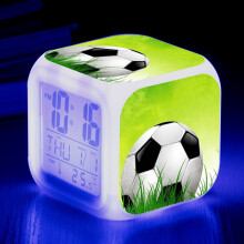 LED-vekkerklokke med fargerikt nattlys, digital vekkerklokke, barnevennlig design, LED-vekkerklokke, fotballmønster, glød, stille drift,