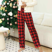 Calça de pijama feminina confortável, em flanela macia e resistente, com bolsos, estampa xadrez clássica e fechamento com cordão.