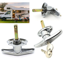 Wohnwagen-Caravan-Garage mit unterschiedlichem Paket-Paket mit unterschiedlichen Paket-Inhalten