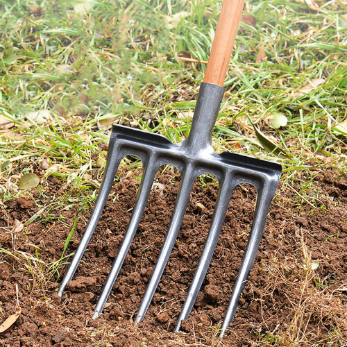 Versatile 4 Tine Spading Fork Strong High Carbon Steel Construction