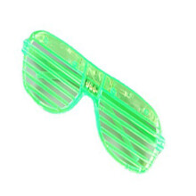 Leuchtende LED-Verschlussbrille in Grün für Halloween-Party - 16x14x5cm