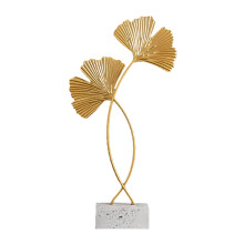 Complementi d'arredo moderni, sculture in ferro e marmo di squisita fattura, basi stabili per decorazioni di hotel, studi e negozi.