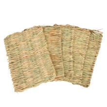 Tapete de forrageamento para roer para pequenos animais, almofada para cama de coelho, tapete de grama macio e aconchegante para animais de