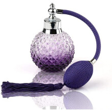 Parfumverstuiver in vintage stijl, lange sprayflacon, glazen fles met verfijnde afwerking, kristallen parfumflacon voor persoonlijk gebruik.
