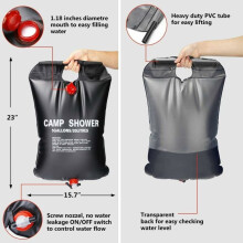 Tragbarer Outdoor-Begleiter, Solar-Duschbeutel mit fortschrittlichem Duschkopf, perfekt für Rucksackreisen und Outdoor-Abenteuer.