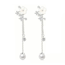 Elegante bloemen bengelen parels oorbellen voor bruiloft-Zilver