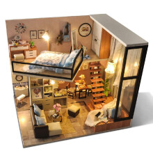 Un monde miniature entre vos mains ! Kit de maison de poupée à monter soi-même avec mécanisme musical, canapé confortable et balançoires.