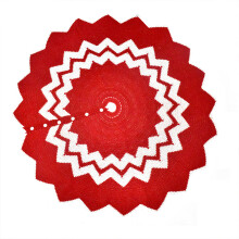 Jupe de sapin de Noël à installation rapide et facile, motif flocons de neige rouges et blancs avec bords ondulés ressemblant à une feuille