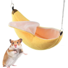 Cama adorável em formato de banana para pequenos animais, casinha para gaiola com rede para pets, pelúcia curta supermacia para todas as