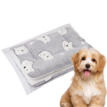 Blanket for Cats Calming Fleece Blanket Gray Bear Washable Flannel Throw 32x25cm For Small And Medium Dogs And Cats