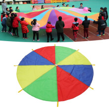 Speelparachute voor kinderen, een coöperatief spel dat teamwork bevordert. Het spel heeft een versterkt gaas in het midden, gelijkmatig verdeelde