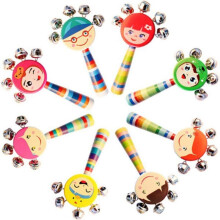 Pädagogisches Musikinstrument für die musikalische Früherziehung: Holzglocken mit Regenbogengriff, glatt und angenehm anzufassen.
