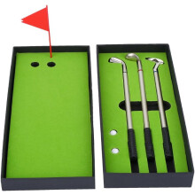 Conjunto de caneta com mini tacos de golfe para relaxar na mesa, presente ideal para as festas de fim de ano, incluindo duas bolas de golfe, uma