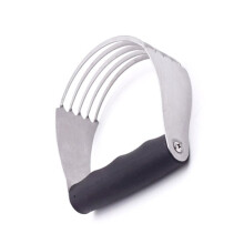 Dejblender i rustfrit stål, Grip Ez-kageblender med blødt, skridsikkert håndtag, skærer nemt smør, mens blandingen holdes kølig.