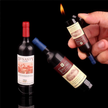 Mini accendino a butano creativo a forma di vino rosso, chiave inglese, lattina, pallacanestro, martello, estintore
