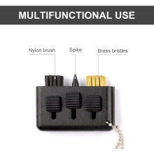 In1Design Pulitore tascabile per scanalature di mazze da golf, filo di ottone retrattile e spazzola in nylon per l'uso in movimento, assistente di