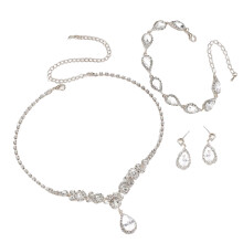 Anspruchsvolle Accessoires für die Braut, Halskette mit