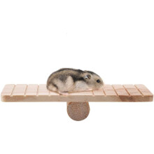Wippe aus Naturholz, Stressabbau-Spielzeug mit schlichtem Design in Schaukelform, rutschfestes, essbares Zubehör für Haustierkäfige, geeignet für