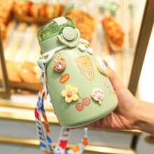 Silikon-Trinkflasche mit Strohhalm, sichere Materialien, Kawaii-Trinkflasche mit verstellbarem Tragegurt für Reisen und Fitness, 500 ml, Grün,