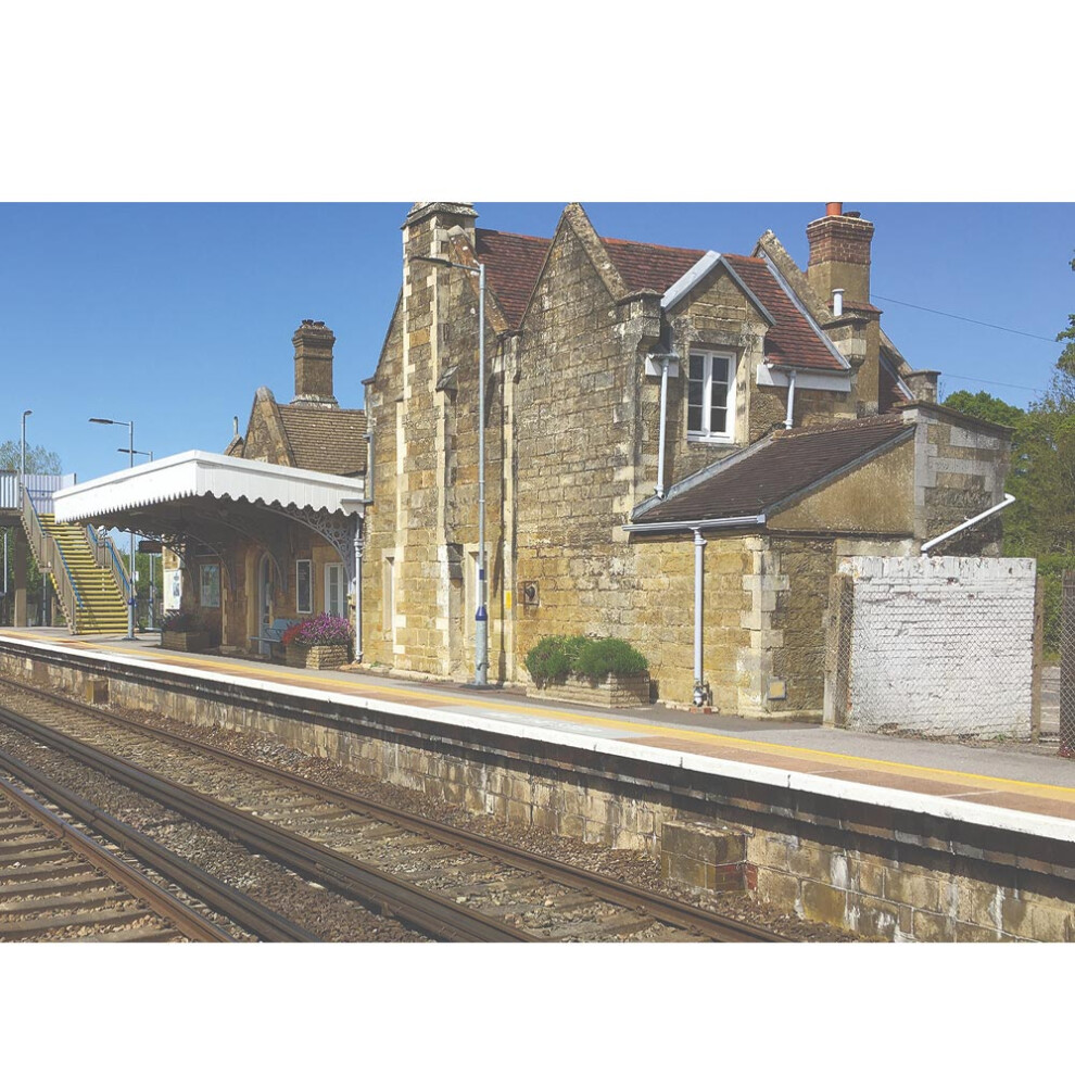 Hornby Skaledale South Eastern Station Building (Pre-Built)