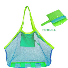 Versátil bolso de playa XXL de malla, malla azul/correa verde, red resistente a la arena, cierre rápido para una comodidad inigualable.