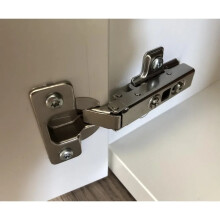 Scharnierreparatur, Teller Schrank, Türscharnier, Türscharnier Reparatur, Türreparatur, Werkzeugmontage, Tür, Möbel, Beschläge