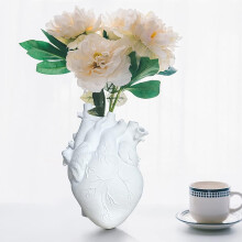 Vaso essencial para uma única flor, criativo e atraente, em formato de coração, ideal para ambientes românticos e decoração de casa no estilo